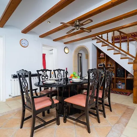 Calman Villa *